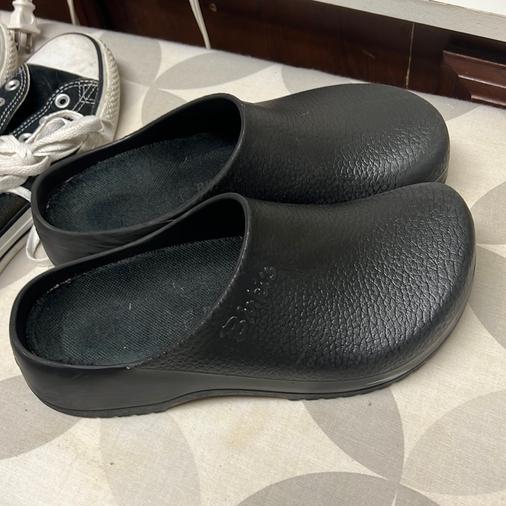 Nurse clogs